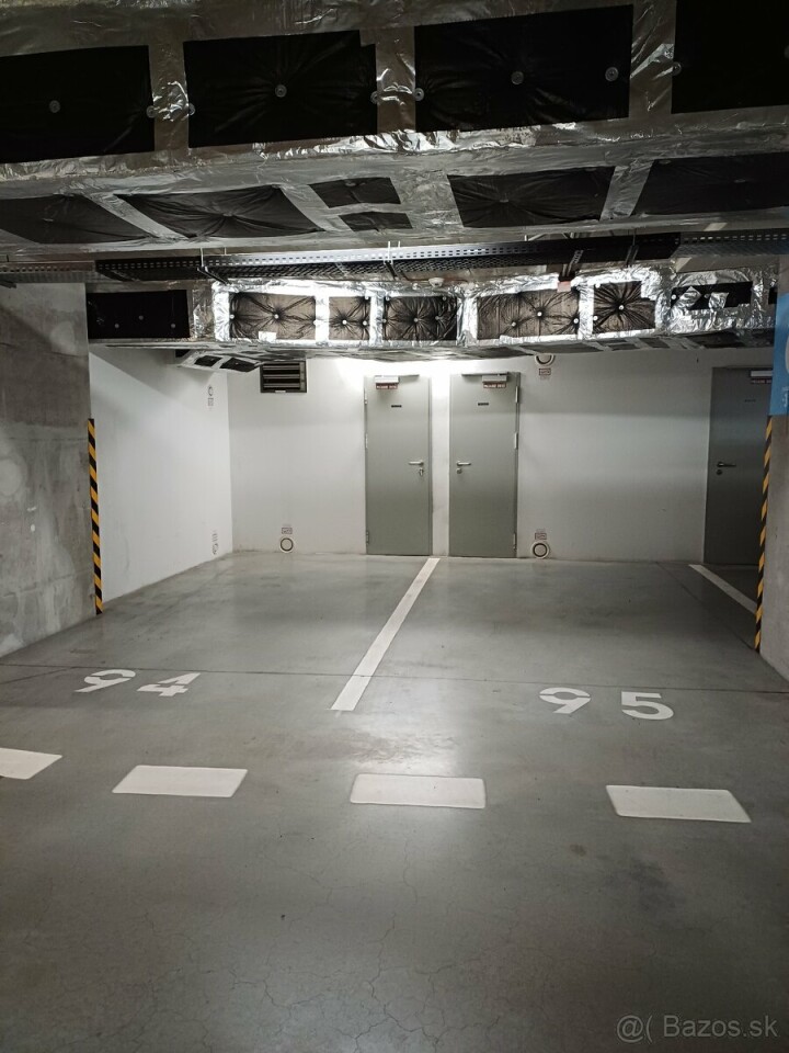 Prenájom vnútorného parkovacieho miesta s kobkou v City Park