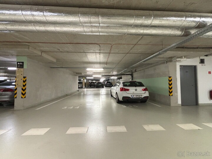 Predaj nadštandardného parkovacieho miesta v garáži EINPARK