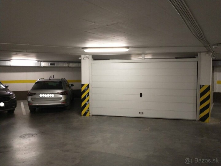 Prenájom uzamykateľnej dvojgaráže v Bratislave na Sliačskej ulici