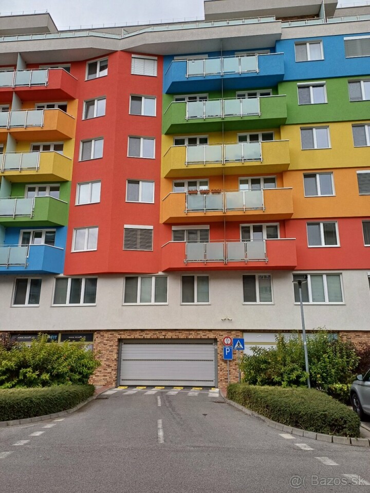 Na predaj garáž v suteréne novostavby na Lužnej ulici, Petržalka