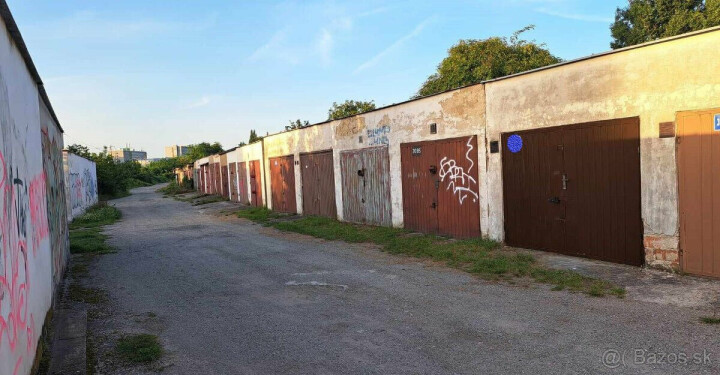 Veľká garáž na predaj v Košiciach-Juh na Jarmočnej ulici
