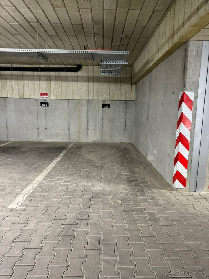 Prenájom garážového parkovacieho miesta v bytovom dome 2 DUBY