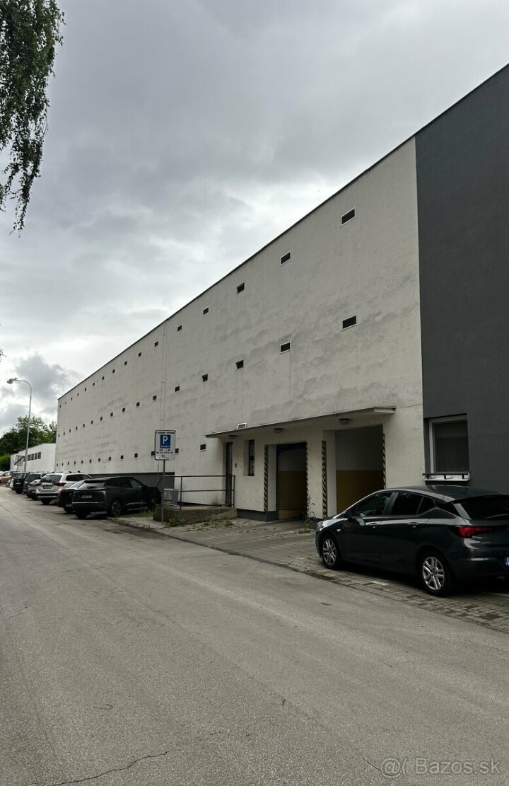 Samostatná garáž na predaj v Pezinku
