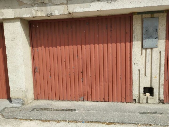 Na predaj murovaná garáž na Hanulovej ulici v Dúbravke