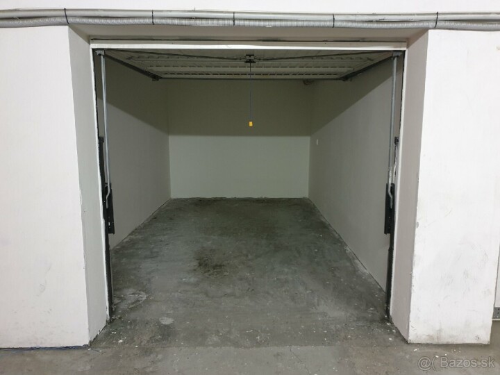 Na predaj garáž v Nové Vsi pod bytovým domom