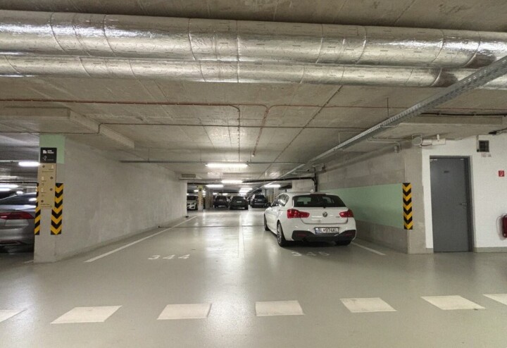 Predaj priestranného parkovacieho miesta v garáži EINPARK