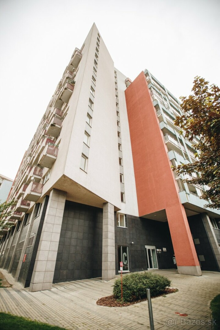 Predaj garážového státia v komplexe KOLOSEO, Tomášikova 50, Bratislava