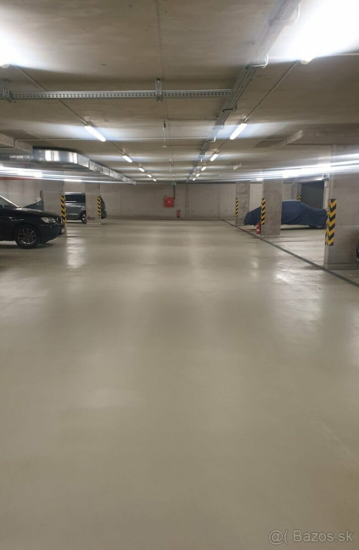 Prenájom garážového státia v bytovom dome Albero, Petržalka