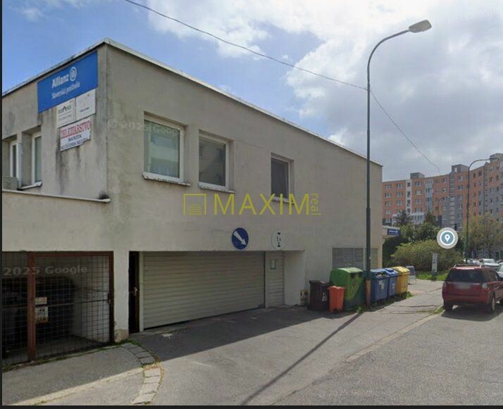 Predaj priestrannej garáže s elektrinou na Kolískovej ulici