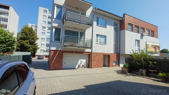 Vyhrievaná garáž na prenájom 32m² v Trenčíne, Kvetná/Hollého