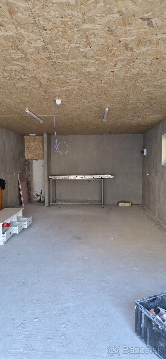 Prenájom garáže 50m² v Seredi