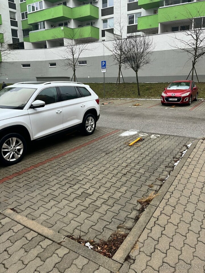 Parkovacie miesto na prenájom v Rači, Závadská ulica