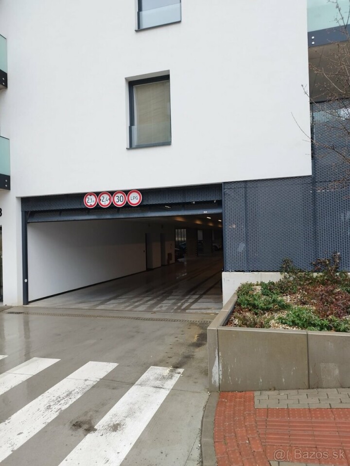 Prenájom vnútorného garážového státia v Púchove