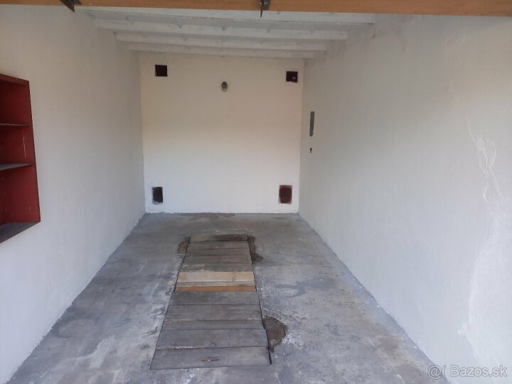 Dlhodobý prenájom garáže na Teslovej ulici v Bratislave-Ružinove