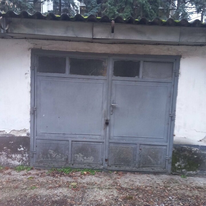 Na predaj garáž v centre Komárna na Záhradníckej ulici