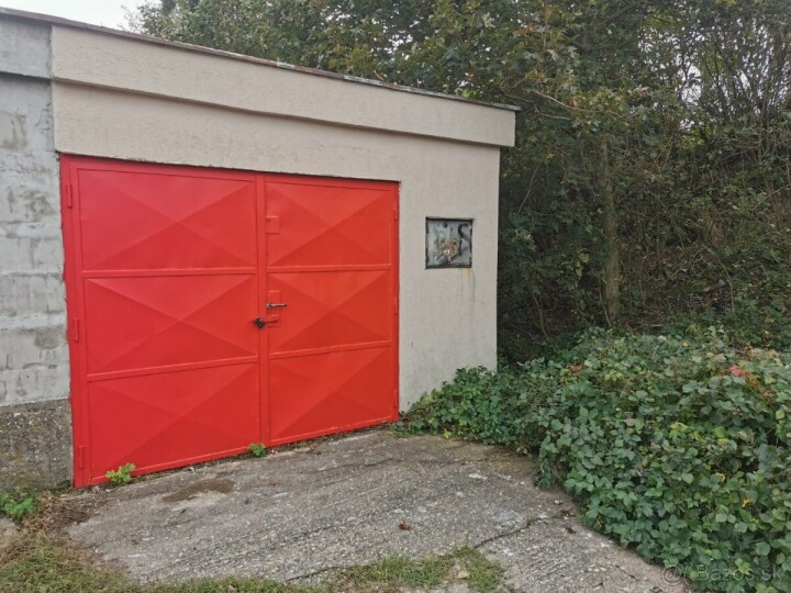 Na predaj priestranná garáž s montážnou jamou – Skalická ul., Bratislava