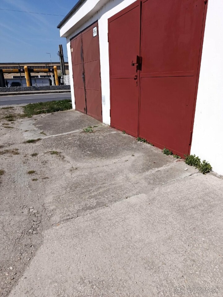 Prenájom garáže v Seredi na Šulekovskej ulici