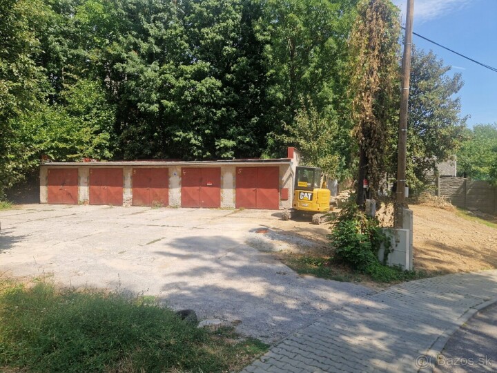 Na predaj 5 garáží s pozemkom 752 m² v Banskej Bystrici