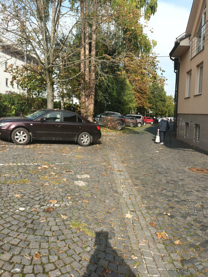 Parkovacie miesto na prenájom v centre mesta