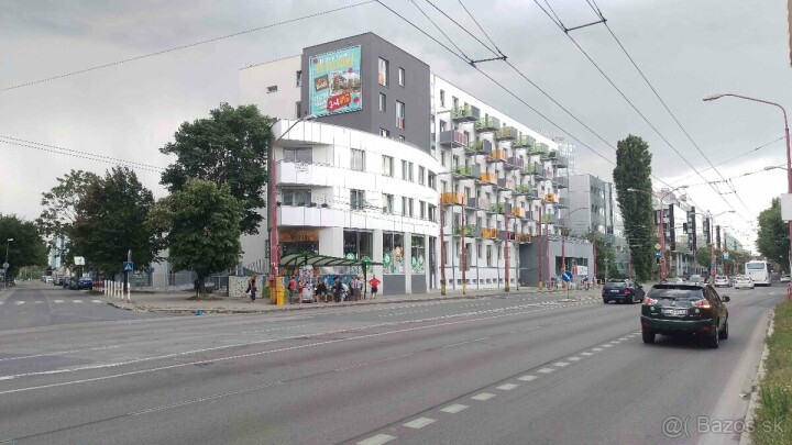 Prenájom parkovacieho miesta v bytovom dome na Prievozskej ulici