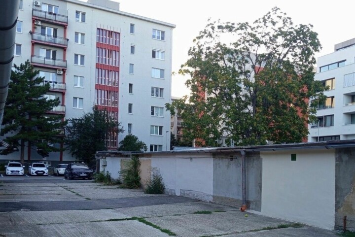 Predaj murovaná garáž na Haburskej ulici v Bratislave