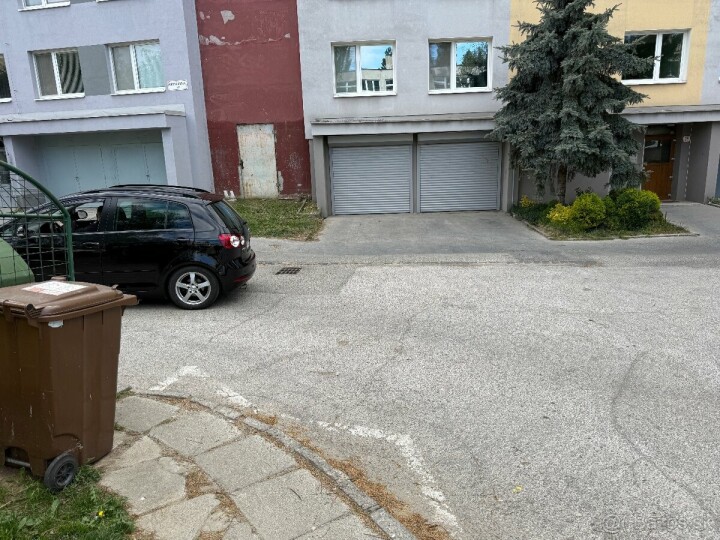 Dlhodobý prenájom garáže s elektrinou na Krosnianskej 25