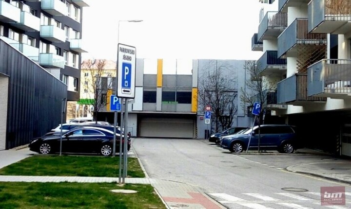 Prenájom parkovacieho miesta v garážovom dome na Jégeho ulici