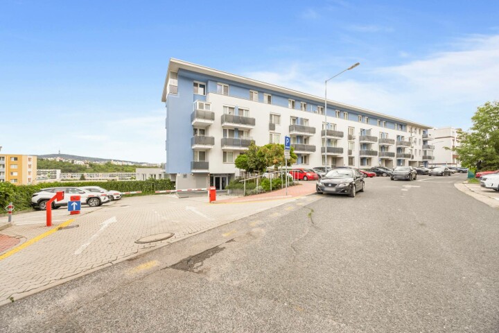 Predaj parkovacieho miesta v bytovom dome na Sumbalovej ulici