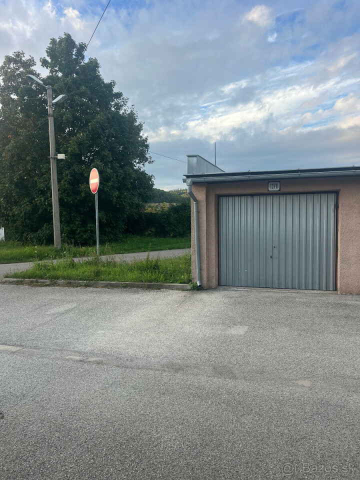 Predaj suchej garáže s elektrinou v Lednických Rovniach