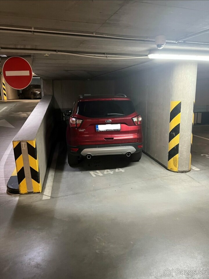 Prenájom garážového miesta v III. Vežiach na Bajkalskej ulici