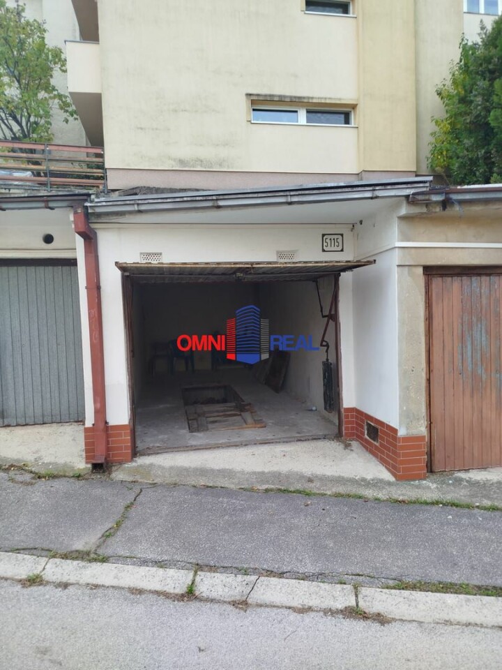 Predaj samostatnej garáže na ul. Jura Hronca s elektrinou a montážnou jamou