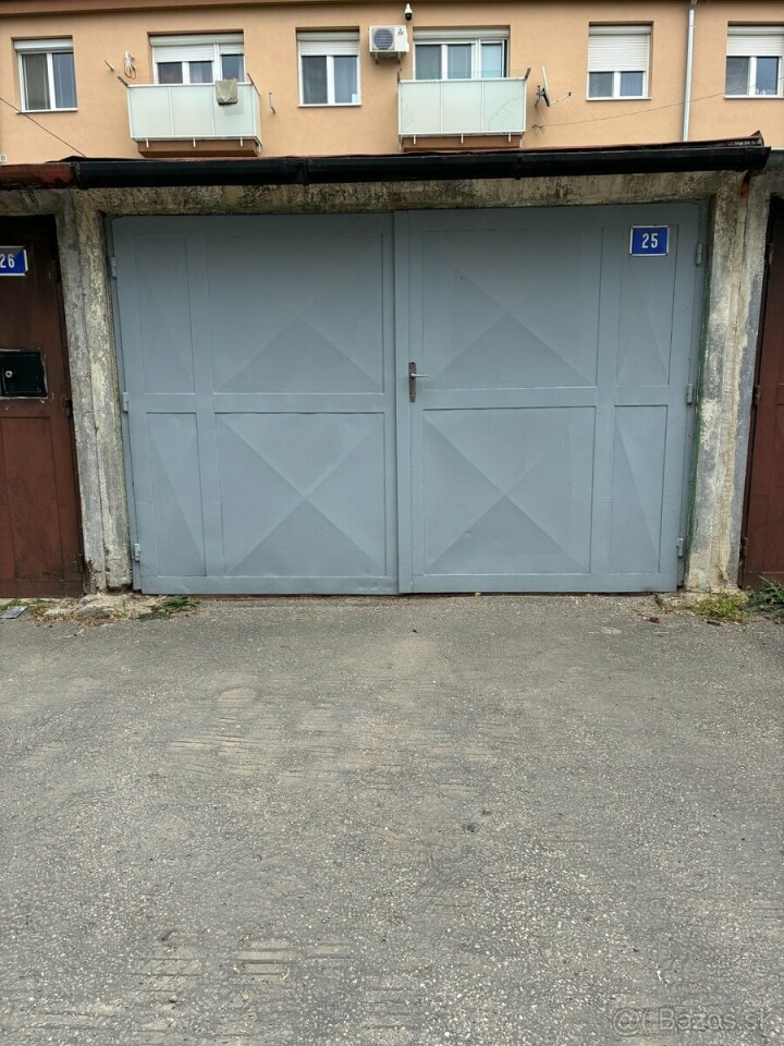 Garáž na prenájom v Bernolákove, Družstevná 25