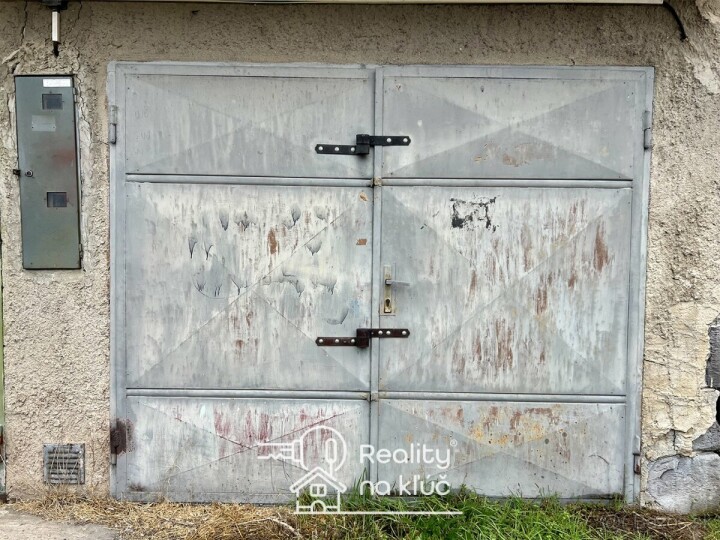 Prenájom garáže s elektrinou na Lesnej ulici v Nových Zámkoch