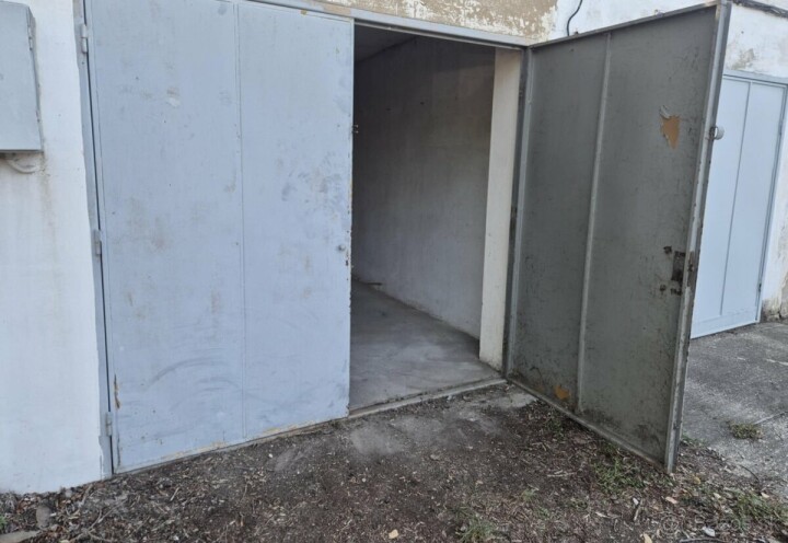 Predaj garáže s montážnou jamou a elektrinou v Komárne