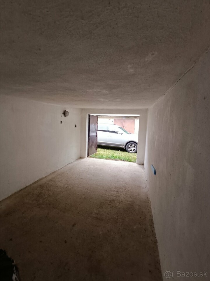Murovaná garáž na predaj v Banskej Bystrici - Uhlisko