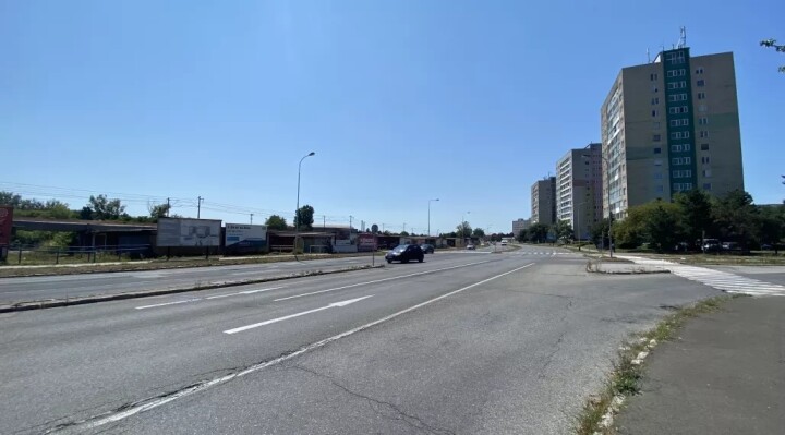 Priestranná garáž na predaj v centre mesta - 27 m2, Jantárová ulica