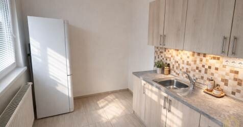 Na predaj murovaná garáž s elektrinou v Senici, Sadová ul.