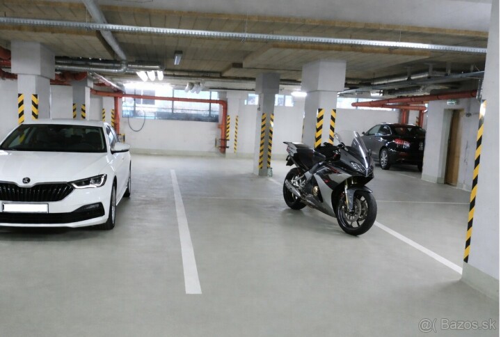 Prenájom vnútorného parkovacieho miesta v Dúbravke