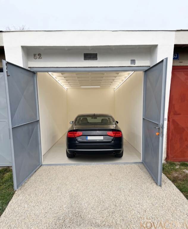 Na predaj zrekonštruovaná murovaná garáž v Trenčíne, ul. Bezručova