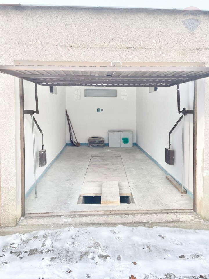 Prenájom garáže v Dunajskej Strede, Czibóková ulica, 18 m2