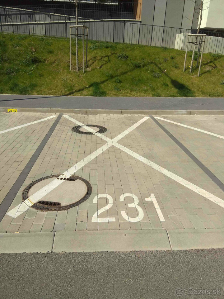 Prenájom vonkajšieho parkovacieho státia na Z. Chalupovej