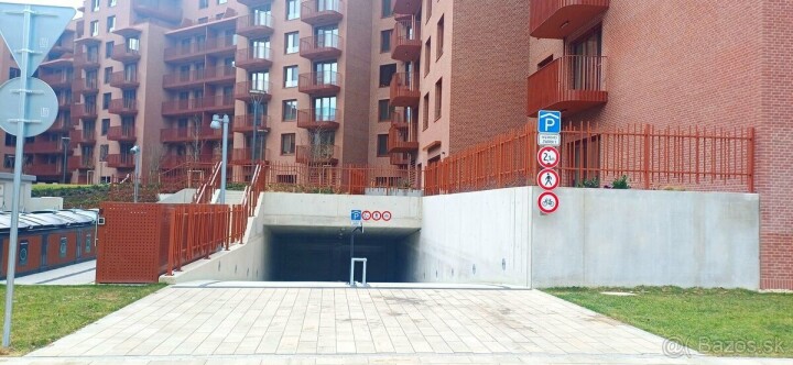 Prenájom 2 parkovacích miest v novostavbe ZWIRN na Páričkovej ulici