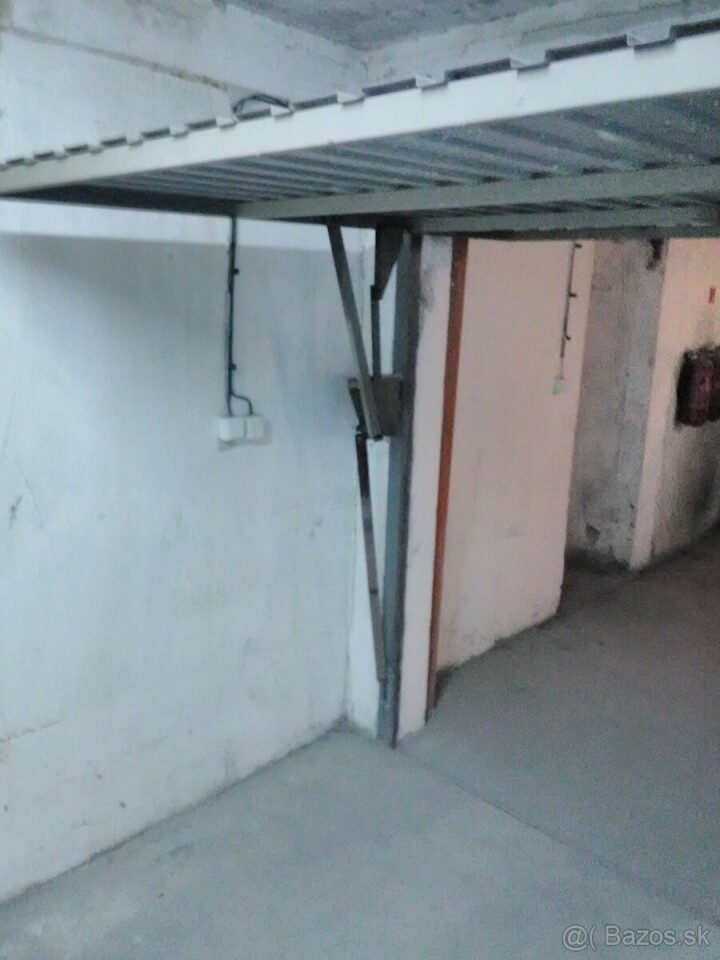 Prenájom garáže v garážovom dome na Nám. Priateľstva 2167