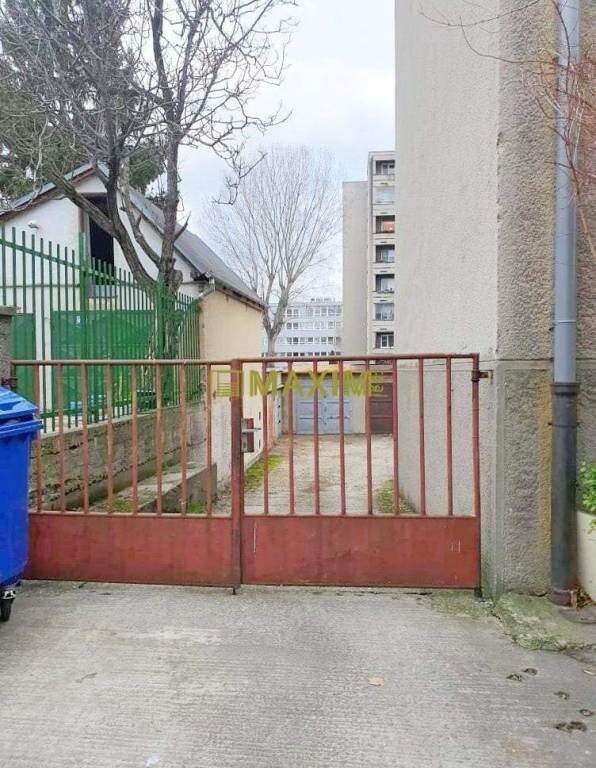 Predaj garáže s pozemkom na Prešovskej ulici v Ružinove