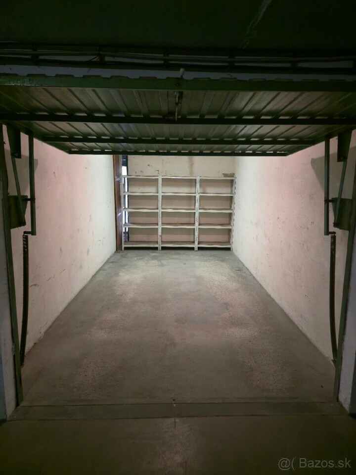 Prenájom garáže v parkovacom dome na Lotyšskej ulici