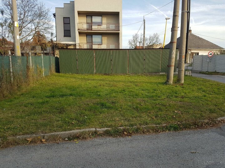 Na predaj trojgaráž s pozemkom v Prešove