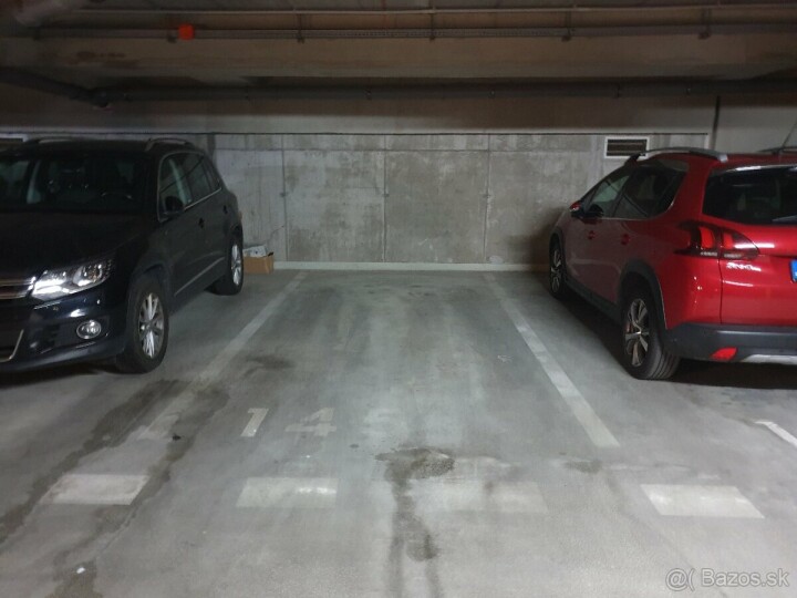 Garážové státie na Jégého ulici v Ružinove