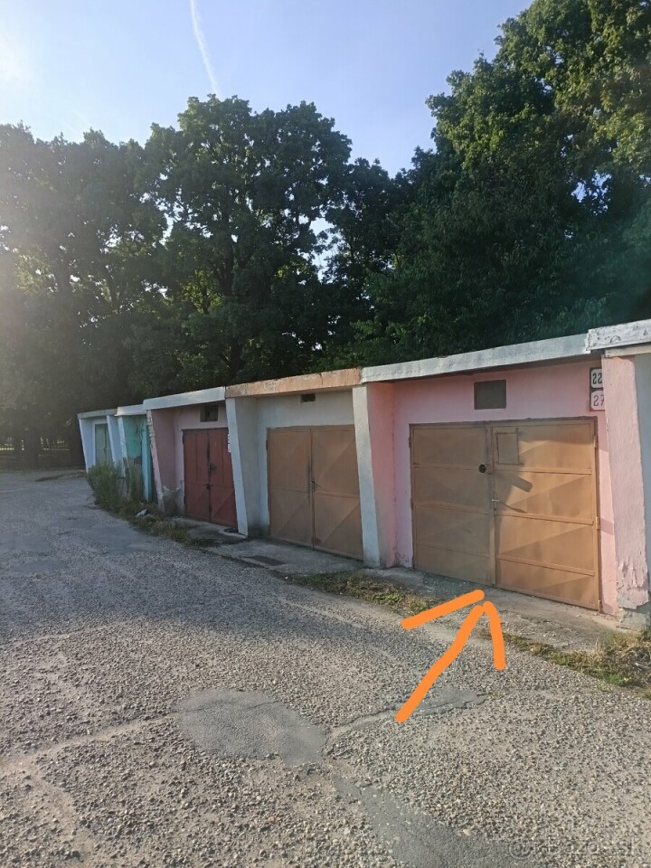 Garáž na predaj v Galante pri parku