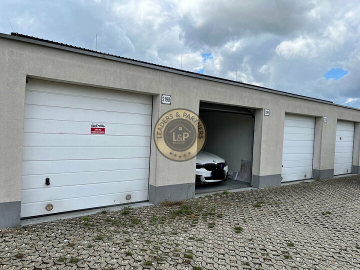 Predaj garáže s rozlohou 24 m2 v Dunajskej Lužnej