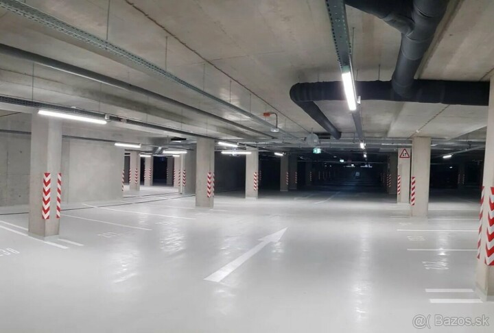 Prenájom vnútorného garážového státia v Ružinove